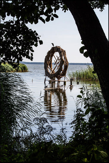 Strohskulpturen von Andris Kapusts.