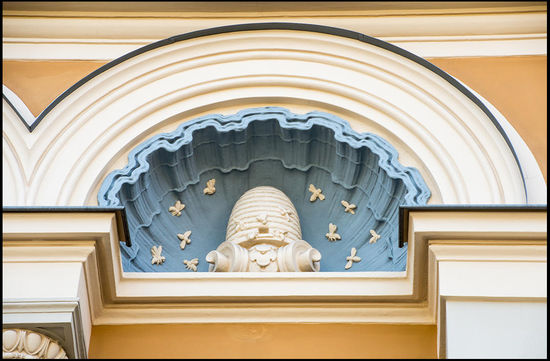 Hinweise auf Bienen findet man häufig. Sowohl in Lettland wie auch in Litauen.