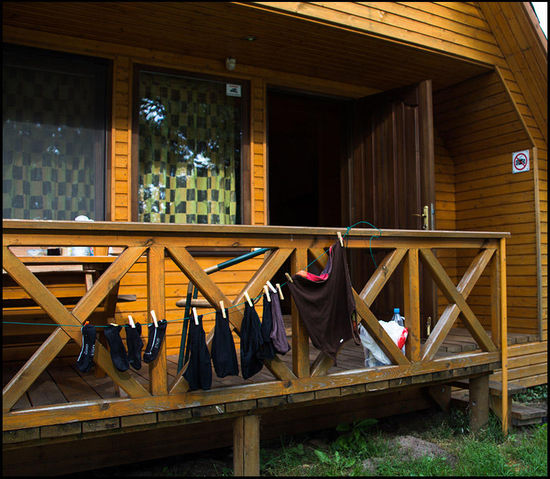 Unsere gemütliche Hütte mit Betten unterm Dach.