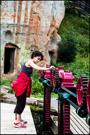 Heike versucht die Papiermühle außer Kraft zu setzen....