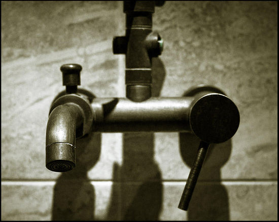 Elegante Variante in der gemütlichen, sauberen Dusche, die Sulamith noch ausprobiert, während schon alle zu Bett gegangen sind.