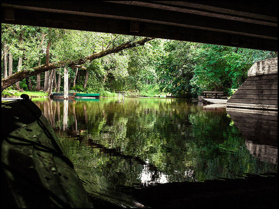 Hier fahren wir unter der Brücke von Meironys durch, über die wir gestern geradelt sind.