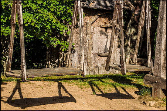 nee, keine Bienstöcke, sondern Schaukeln.