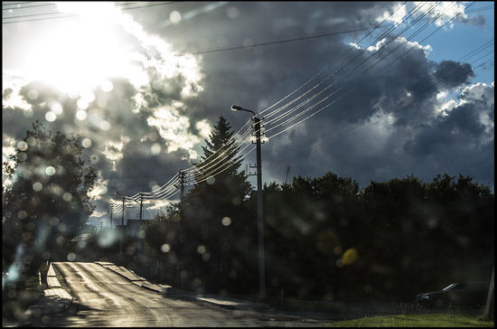 Endlich erreichen wir Ignalina und springen schnell in den Supermarkt.
Ziemlich k.o. kochen wir uns ein Gemüsegericht und verschenken den Rest, der uns zu viel ist. 
Später sitzen wir mit den anderen Gästen am lodernden Kamin und quatschen.