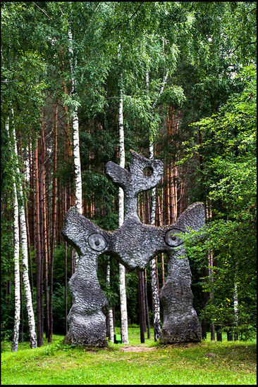 Dieses moderne Freiluftmuseum wurde 1991 von dem litauischen Künstlers Gintaras Karosas initiiert. Das Museum nimmt Bezug auf den geographischen Mittelpunkt Europas.