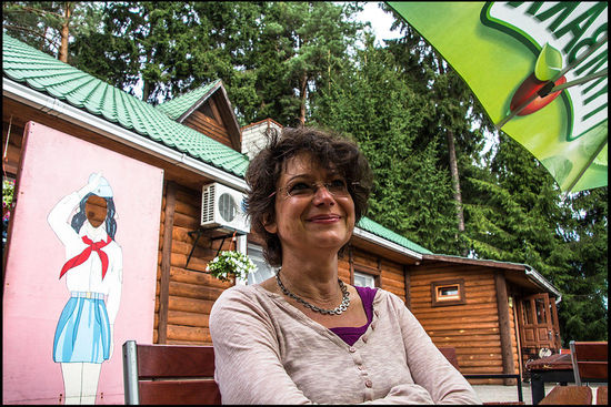 Weil wir ja noch nichts im Magen haben, warten wir auf unsere Pfannkuchen und einen Kaffee.