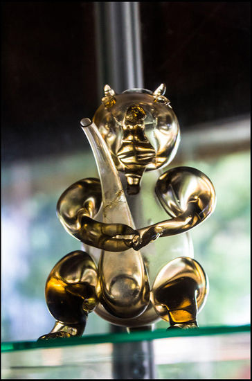 Diese Wasserpfeife befindet sich gleich gegenüber des Cafés in einer seltsamen Hütte mit Hexen und Teufelsfiguren.