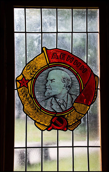 Mal wieder Lenin. Diesmal am Fenster des Museums.