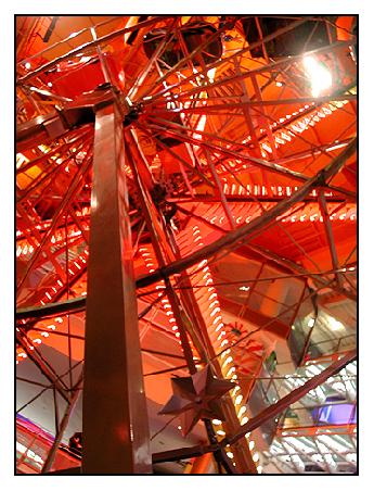 Riesenrad im Toys "R" Us.