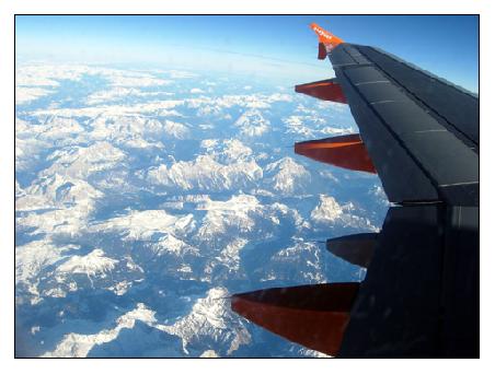 Wir überfliegen die Alpen.