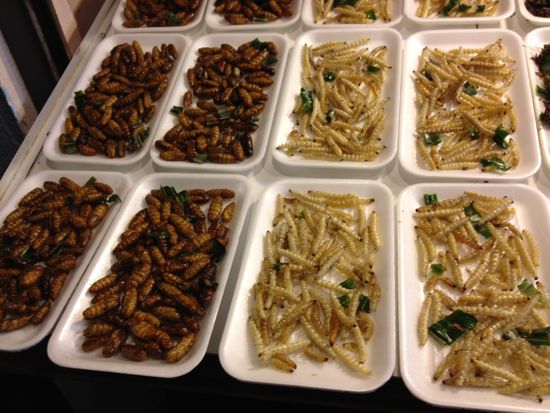 Mhhh, lecker essen auf dem Nachtmarkt 