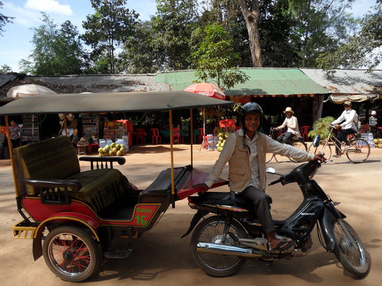 Meine Limousine und Saran - mein Fahrer am 2. Tag