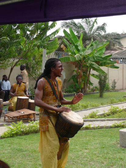 Trommel bei einer Veranstaltung bei SYTO (student and youth travel organisation)