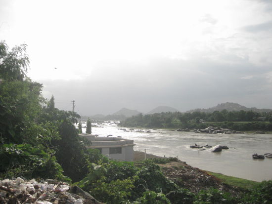 Der Fluss durch Hampi