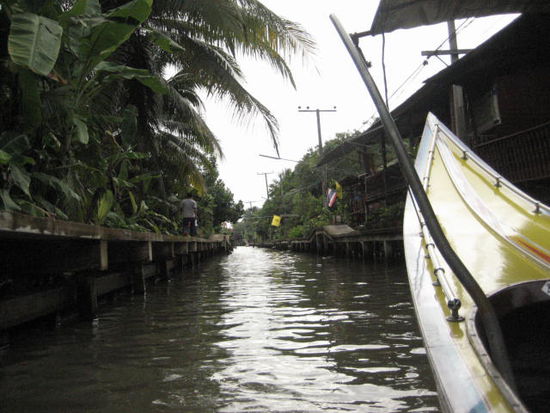 auf dem Wasserweg zum Floating Market