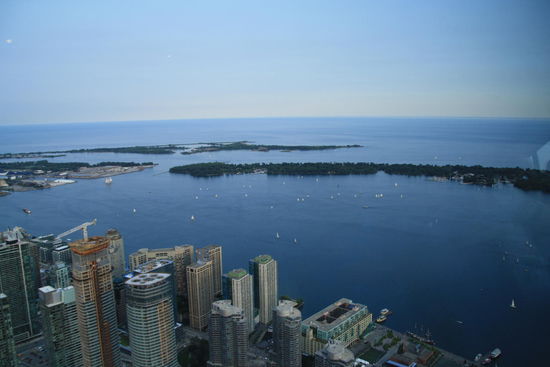 Blick aus dem 360° Restaurant des CN Towers auf die Toronto Islands