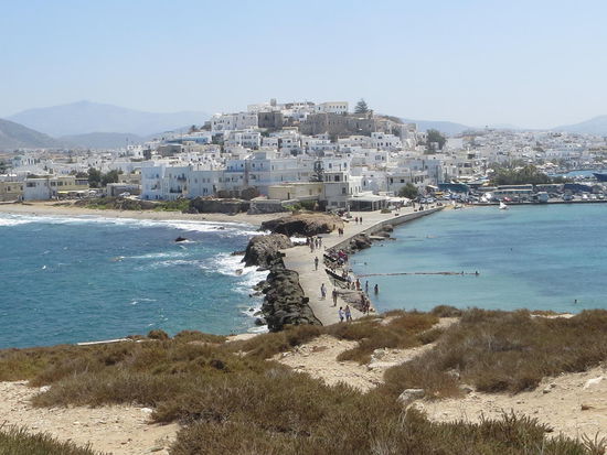 Der Blick vom Apollon Tempel auf Naxos-Stadt