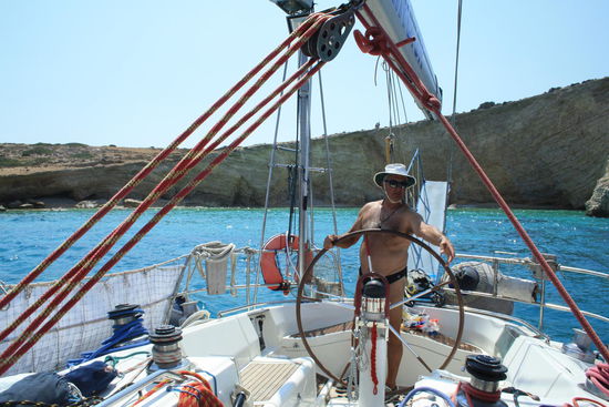 Captain George auf dem Segeltörn nach Kofounissia