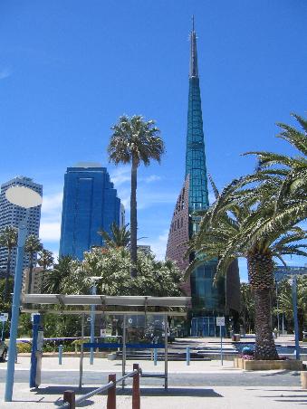The Swan Bells
Das Wahrzeichen fuer Perth. Wenn Sydney die Oper und die harbour Bridge hat, braucht Perth natuerlich auch ein Wahrzeichen. ist wohl etwas mickrig ausgefallen