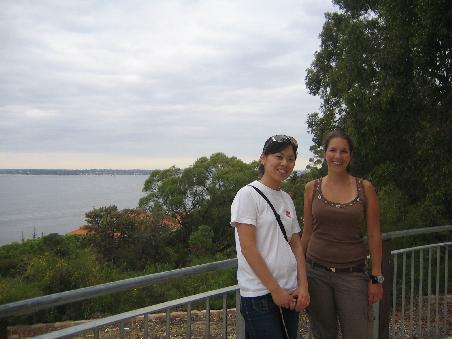Jenny, die Koreanerin von der Sylvester Tur. Mit ihr mache ich ab und zu was, wenn ich "downtown" bin. Hier auf dem Tree Top Walk im Kingspark