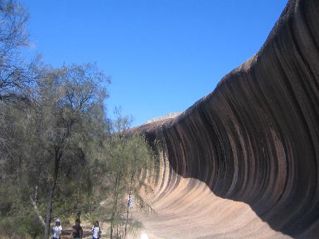 Der legendaere Wave Rock (100m lang, 15 m hoch)