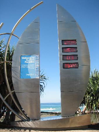 ...to Surfers Paradise (Gold Coast)