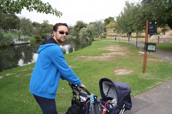 Vom Botanischen Garten entlang am Torrent River zur City