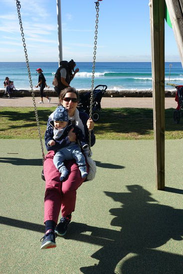 Mehrere Spielplätze entlang der schönen Pazifikpromenade