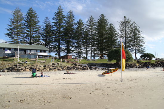 Lars neben einem schlafenden Emil