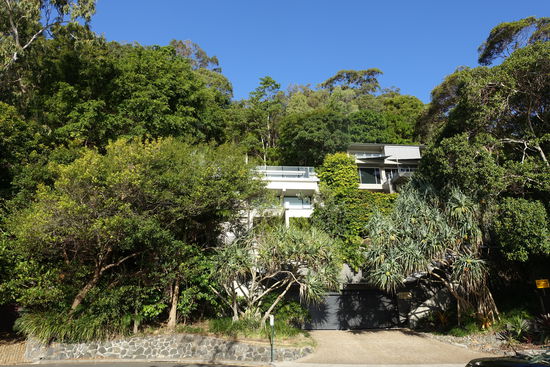 Noble Häuser am Hang von Noosa - natürlich Meerblick