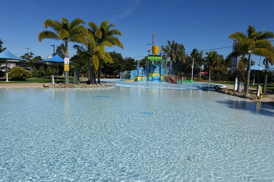 Hier werden die Steuergelder wohl sehr sinnvoll eingesetzt. Diese Bluelagoon in Mackay ist, wie in anderen Städten auch, kostenfrei und wird sogar von Lifeguards bewacht.