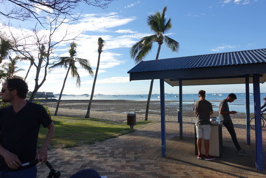 Auch am Airlie Beach Walk darf wieder frei gegrillt werden
