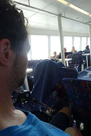 Sleeping Emil auf der Fähre nach Hamilton Island