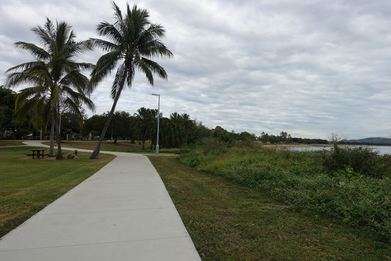 An der Bucht von Townsville führte dieser schöne Weg entlang