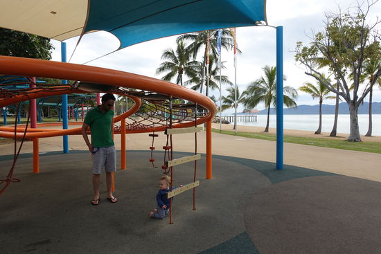Kletterspaß neben dem beaufsichtigten Strand in Townsville