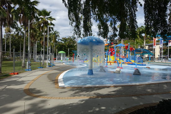 Ein öffentlicher Wasserspielplatz, das ist das Highlight von Townsville, zumindest für uns. Viel hat die Stadt ansonsten nicht zu bieten.