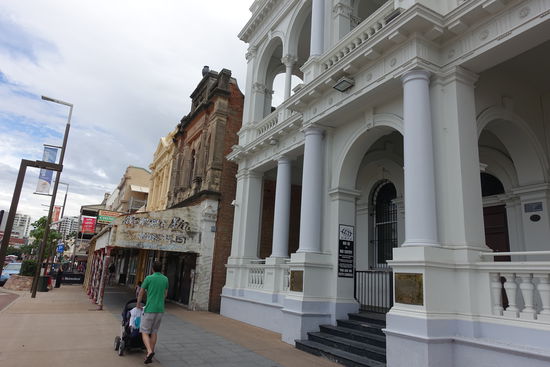 außer einigen historischen Häusern entlang der Flinderstreet