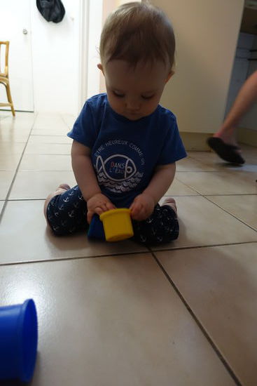 Schön an dem Studio war, dass Emil mehr Platz hatte zum krabbeln, stehen und spielen