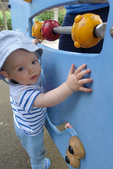 Alle der vier öffentlichen Spielplätze der Insel konnte Emil erforschen