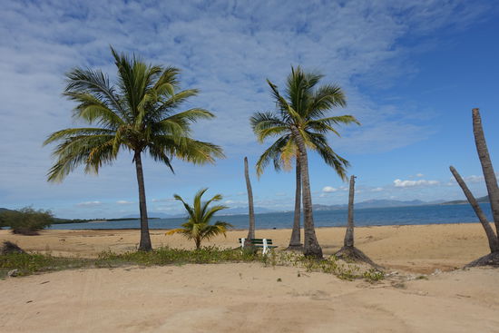 Strand am Westpoint. Wegen Strömung und eventuell auch wegen Krokodilen soll man hier nicht ins Wasser gehen.