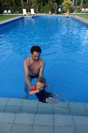 Babyschwimmen im unbeheizten Pool