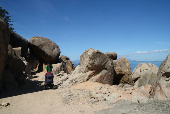 Natürlich hat der Kinderwagen auch Allradantrieb für die Offroadpiste  