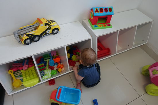 Während es draußen noch regnete, entdeckte Emil das Spielzimmer