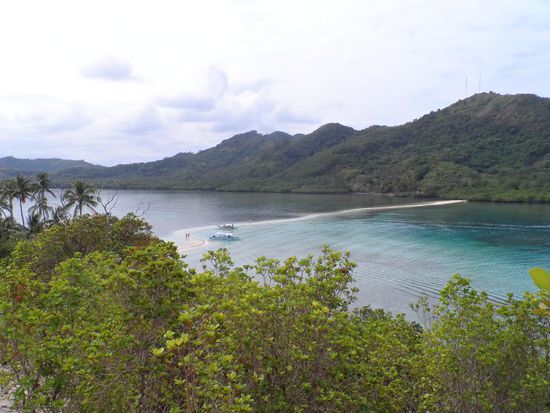 Snake Island - eine Sandbank zieht sich bis zur naechsten Insel. Sieht irre aus wenn man ueber die Sandbank geht da es von weitem so aussieht als ob man ueber das Wasser gehen wuerde.