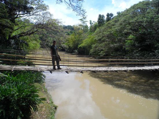 schwankt ganz ordentlich wenn man drueber geht
