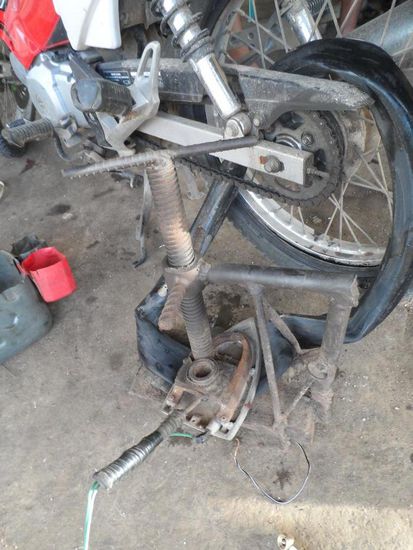 Und zum Schluss noch eine Reifenpanne  
Das flicken war guenstig (&lt;1Euro) und lustig anzusehen (mit einer Art Buegeleisen)