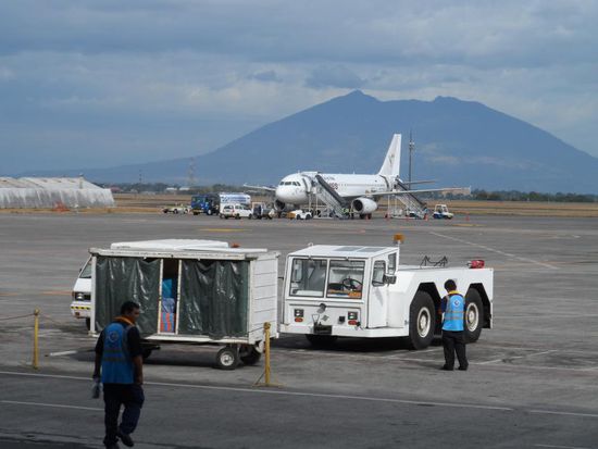 Mount Pinatubo im Hintergrund.