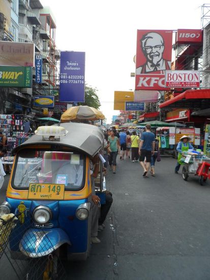 Khaosan Road
@Ex-Maulwurf: Die wuerdest du nicht mehr wieder erkennen. Mega voll, Luxus Hotels, KFC.....