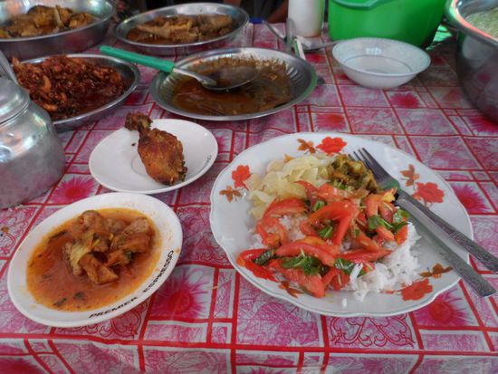 Mein erstes Essen in Myanmar