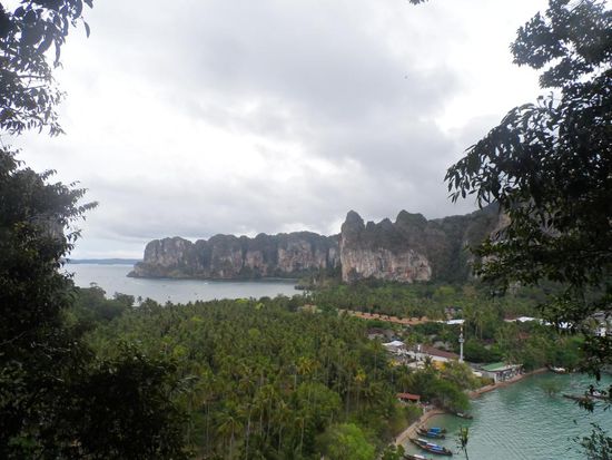 Aussichtspunkt - wer hier hoch will sollte etwas klettern koennen und keine Hoehenangst haben